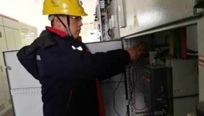 上海電工考試及網(wǎng)絡(luò)技術(shù)咨詢?nèi)改? />
</a>
<span><a href=